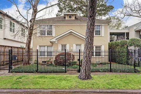 Photo of 2424 Brun Street, Houston, TX 77019 (MLS # 82775340)