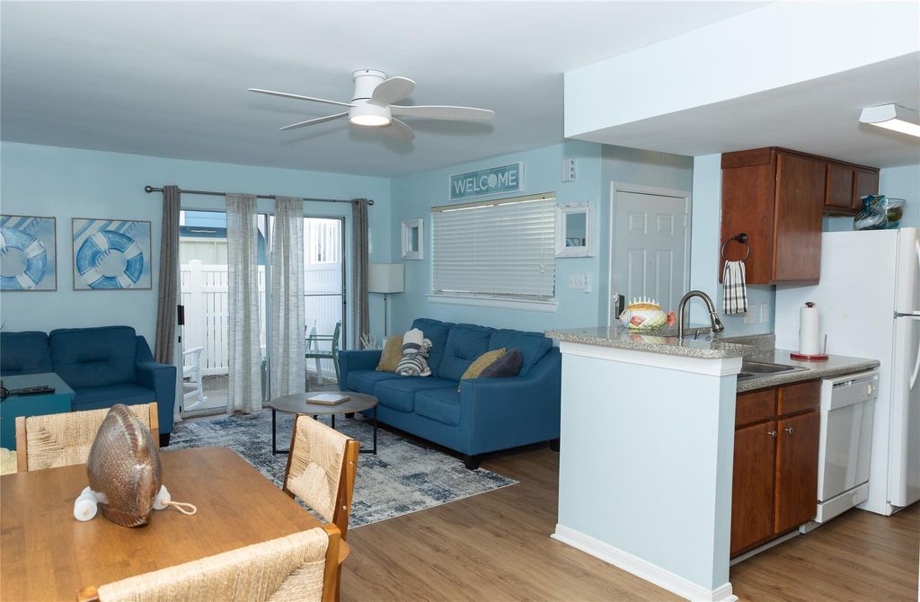 Photo of 3506 Cove View Boulevard #911, Galveston, TX 77554 (MLS # 40109012)