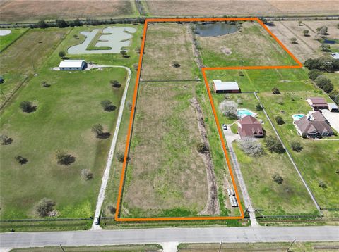 Photo of 3080 S Pine Island, Beaumont, TX 77713 (MLS # 38881818)