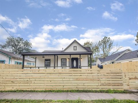 Photo of 5108 Clay Street, Houston, TX 77023 (MLS # 60201439)