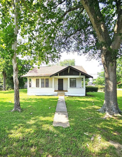 Photo of 315 High Street, Tomball, TX 77375 (MLS # 72365023)