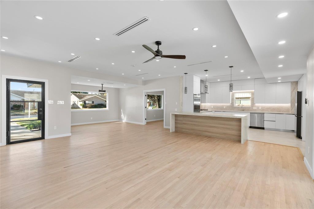 Photo of 9203 Kapri Lane, Houston, TX 77025 (MLS # 91657821)