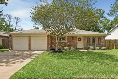 Photo of 16023 Cavendish Drive, Houston, TX 77059 (MLS # 62640882)