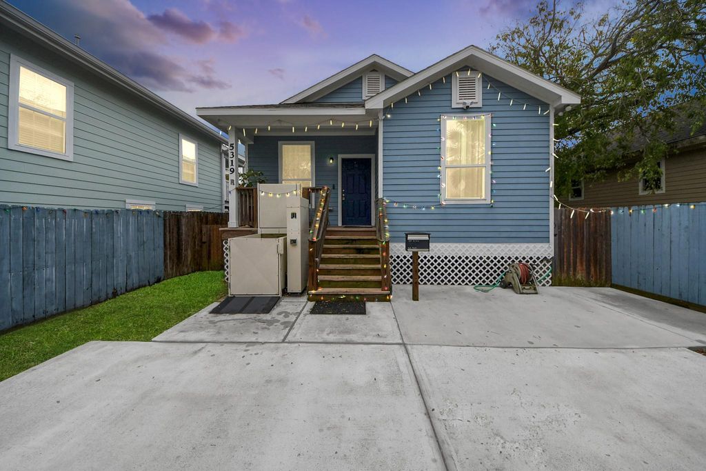 Photo of 5319 Avenue R, Galveston, TX 77551 (MLS # 2333958)