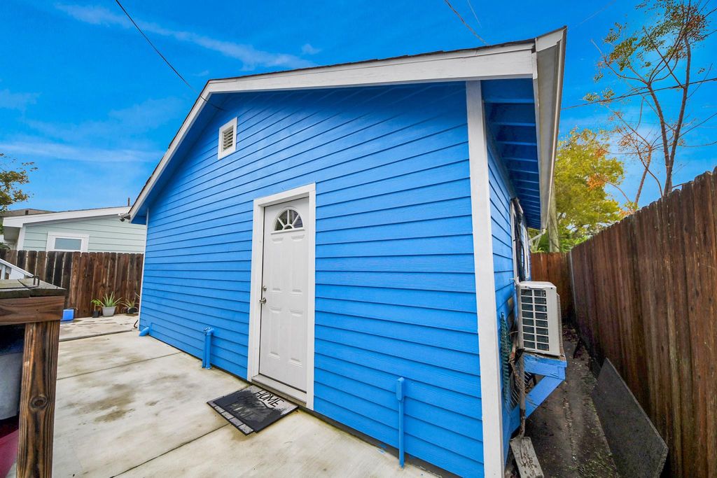 Photo of 5319 Avenue R, Galveston, TX 77551 (MLS # 2333958)