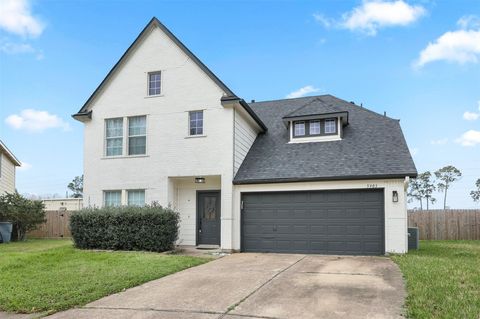 Homes For Sale - 5903 Shadow Creek Court<br/> Baytown, TX 77523