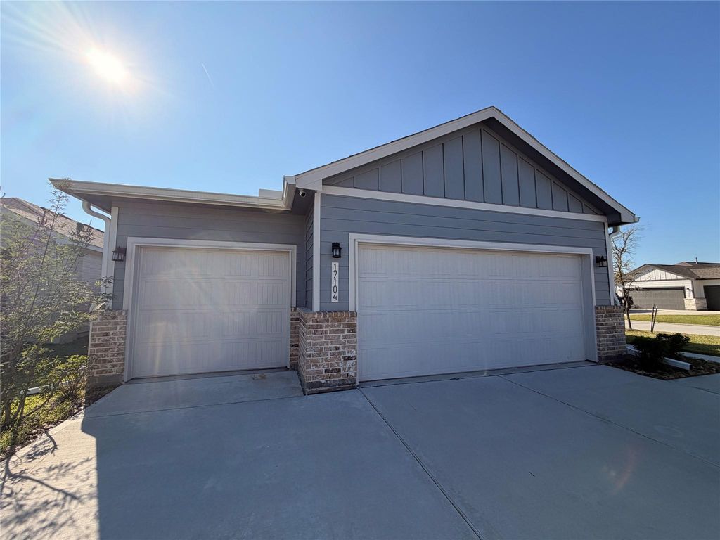 Photo of 17104 Coulter Pine Court, Conroe, TX 77302 (MLS # 87955391)