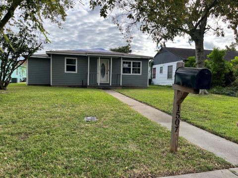 Photo of 1507 W 5th Street, Freeport, TX 77541 (MLS # 56367291)
