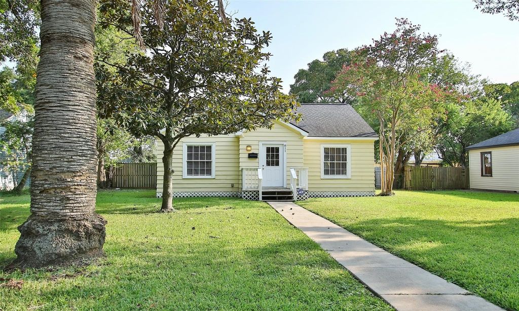 Photo of 811 10th Avenue N, Texas City, TX 77590 (MLS # 39507904)