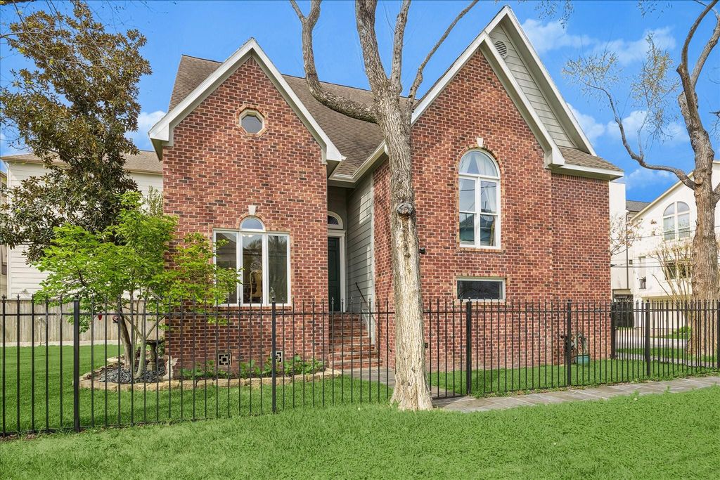 Photo of 5401 Floyd Street, Houston, TX 77007 (MLS # 94052265)