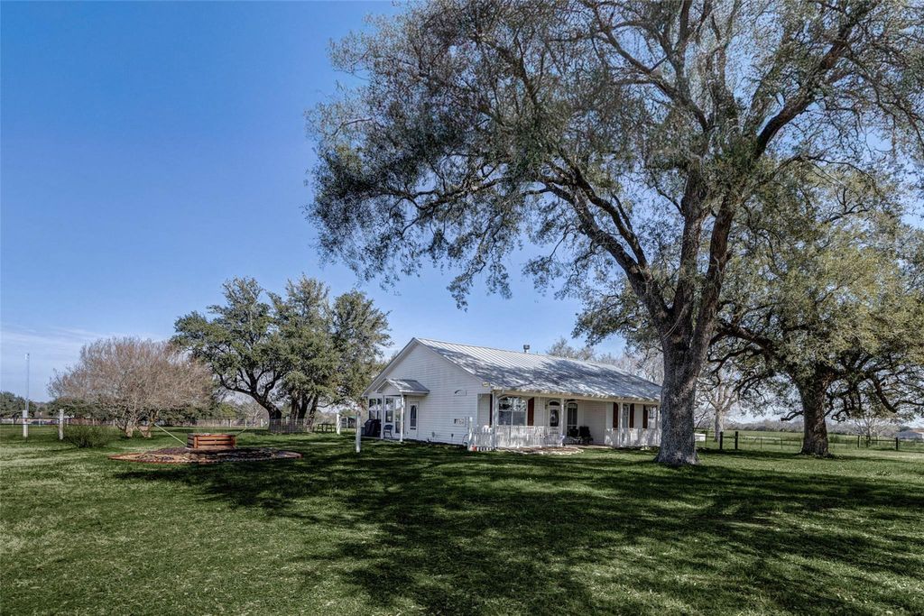 Photo of 38094 Joe Loggins Road, Hempstead, TX 77445 (MLS # 67675495)