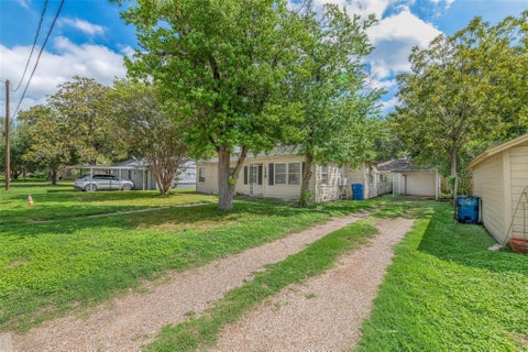 Photo of 1116 Kettler St, Navasota, TX 77868 (MLS # 52823585)