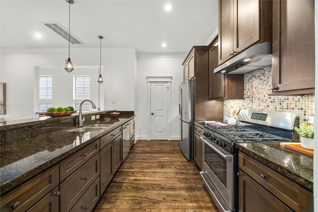Photo of 1115 W 15th Street, Houston, TX 77008 (MLS # 88097826)