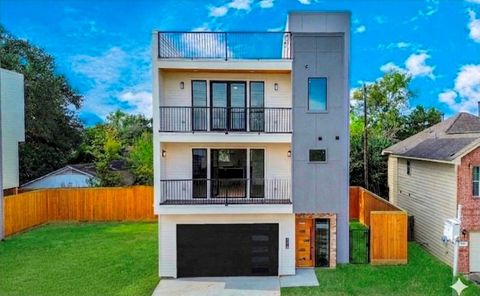 Photo of 9022 Ferdinand Street, Houston, TX 77051 (MLS # 25929067)