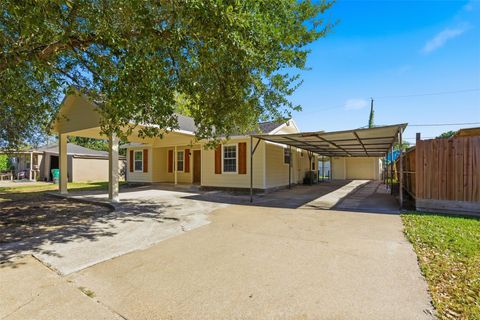 1418 Thomas Avenue Pasadena TX 77506