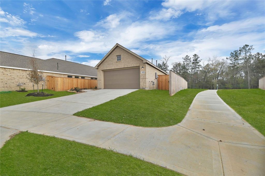 Photo of 6208 Russett Elm Court, Houston, TX 77365 (MLS # 55260620)