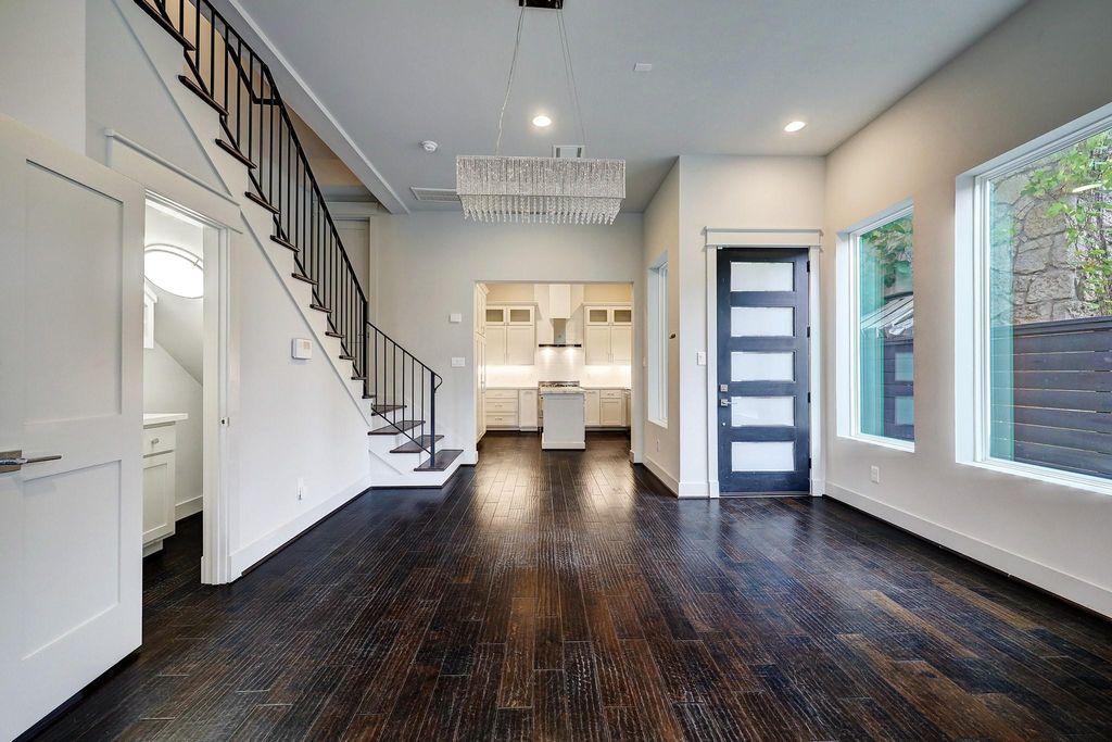 Photo of 609 W Pierce Street, Houston, TX 77019 (MLS # 28171037)