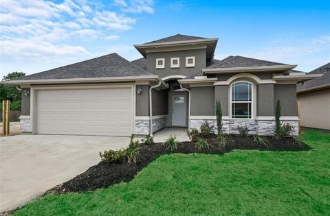 Homes For Sale - 1507 Avenue<br/> South Houston, TX 77587