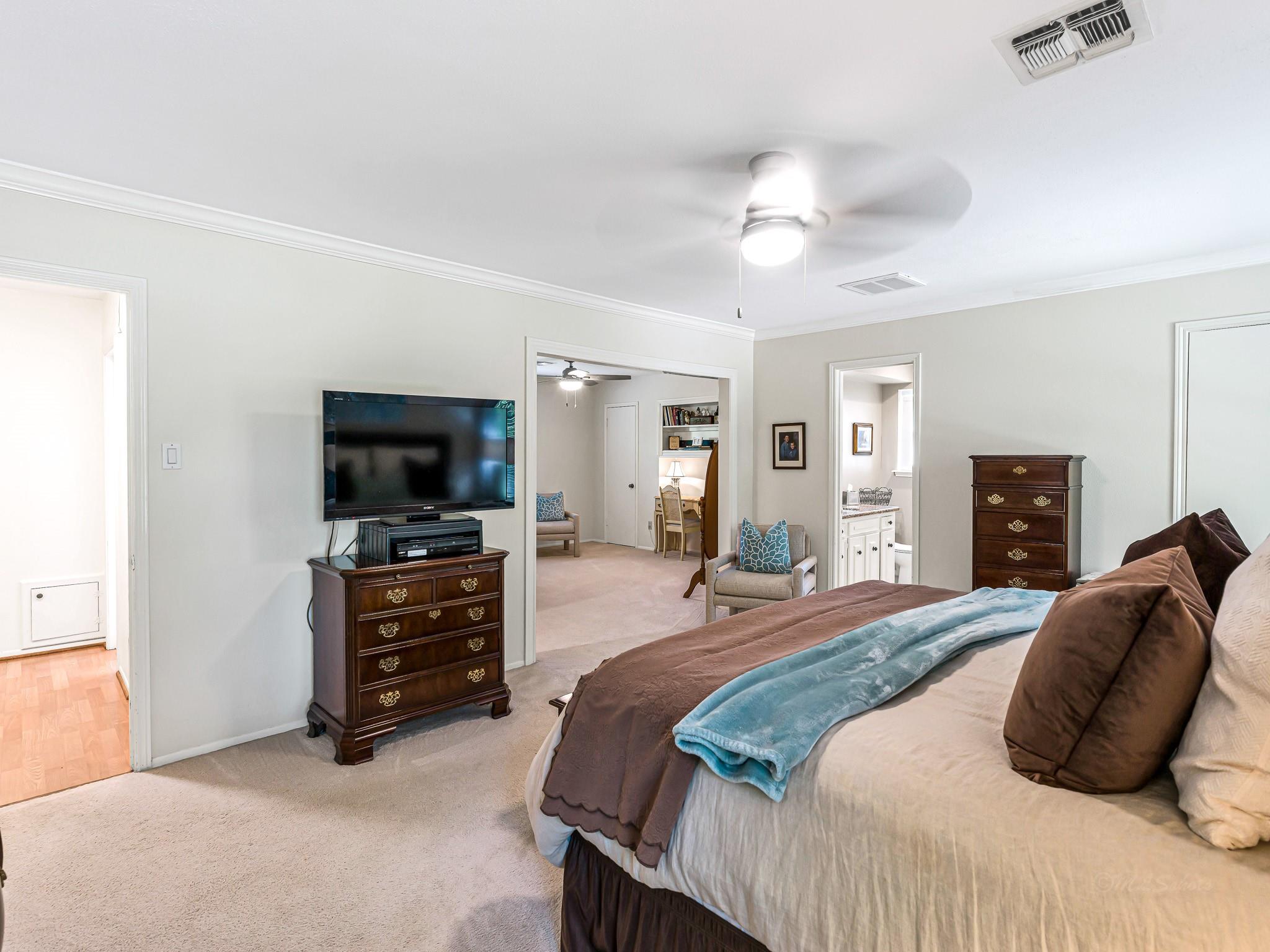 Houston, Texas, 77024, United States, 4 Bedrooms Bedrooms, ,3 BathroomsBathrooms,Residential,Active,2036353
