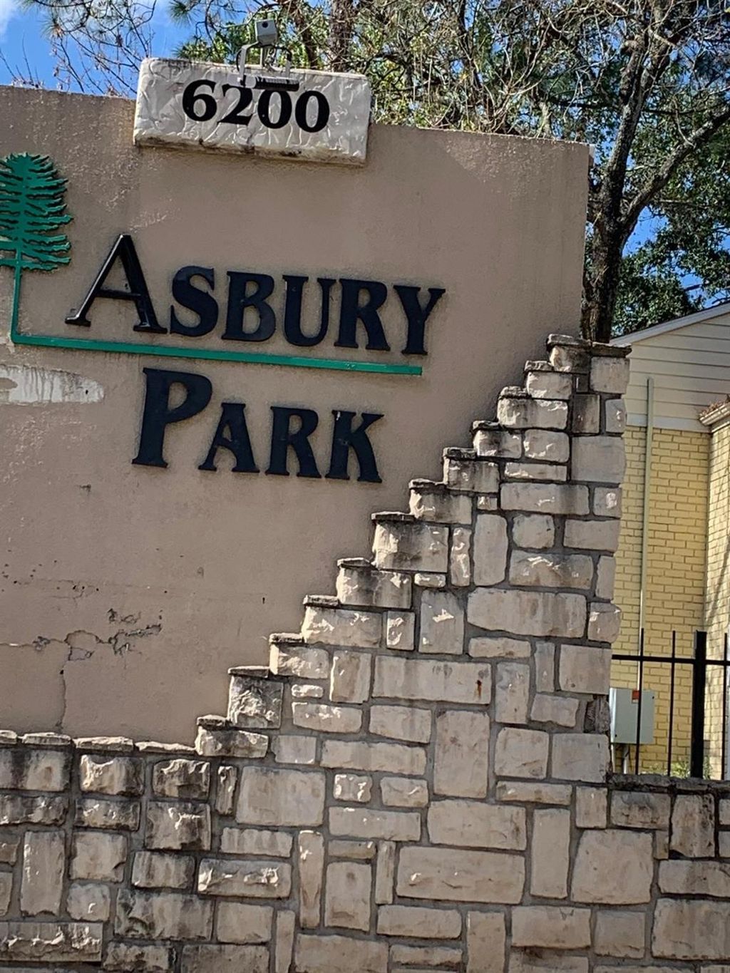 Photo of 6200 W Tidwell Road Road #606, Houston, TX 77092 (MLS # 44352005)