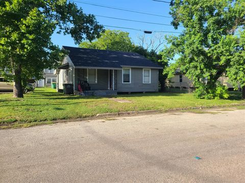 Photo of 1314 E Power Avenue, Victoria, TX 77901 (MLS # 73395444)
