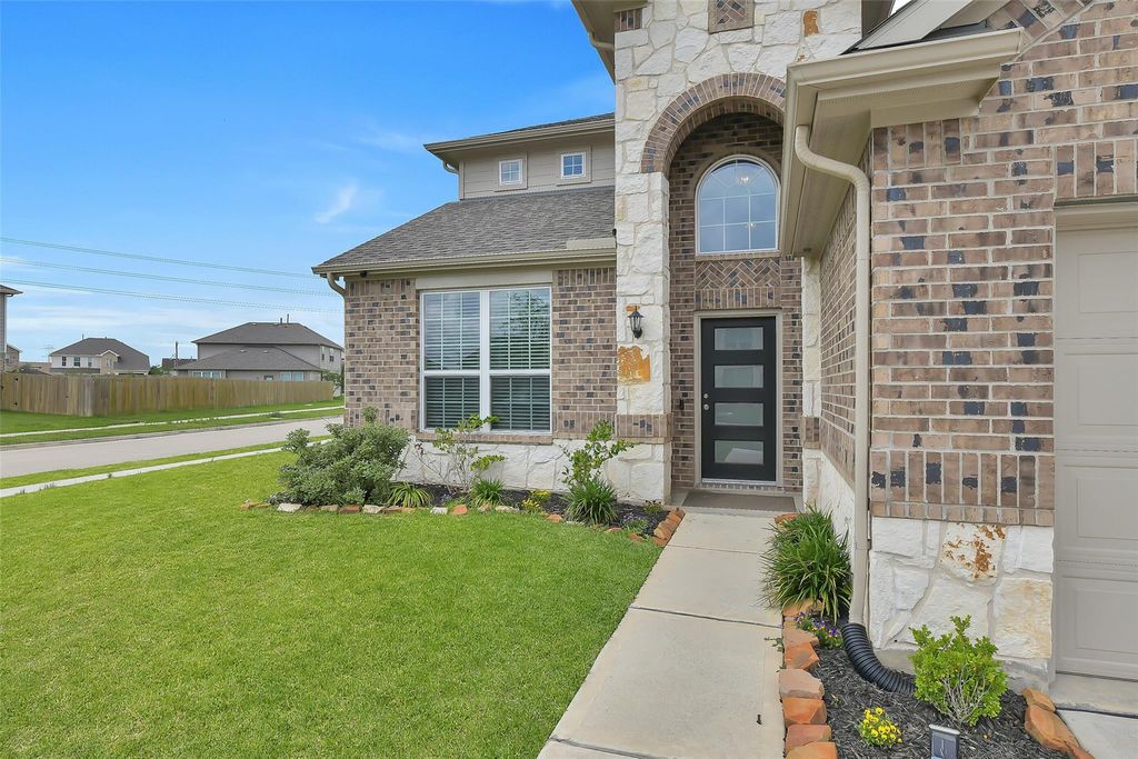 Photo of 5330 Camerford Court, Alvin, TX 77511 (MLS # 40270494)