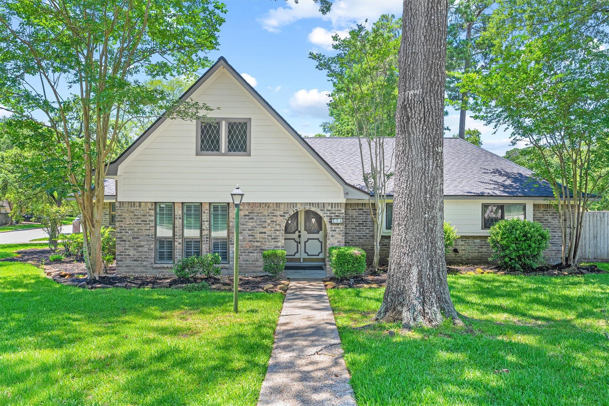 826 N Rivershire Drive