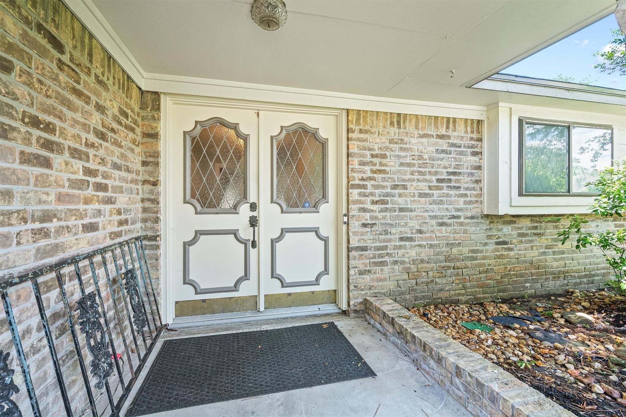 826 N Rivershire Drive