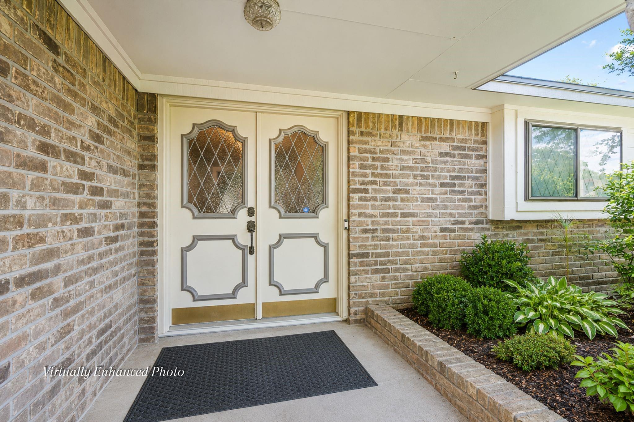 826 N Rivershire Drive