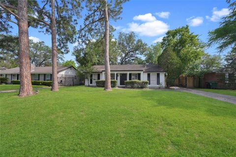 Photo of 9519 Val Verde Street, Houston, TX 77063 (MLS # 9779210)