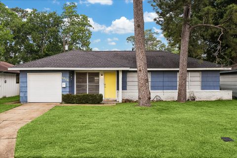 Photo of 5042 Viking Drive, Houston, TX 77092 (MLS # 22143010)