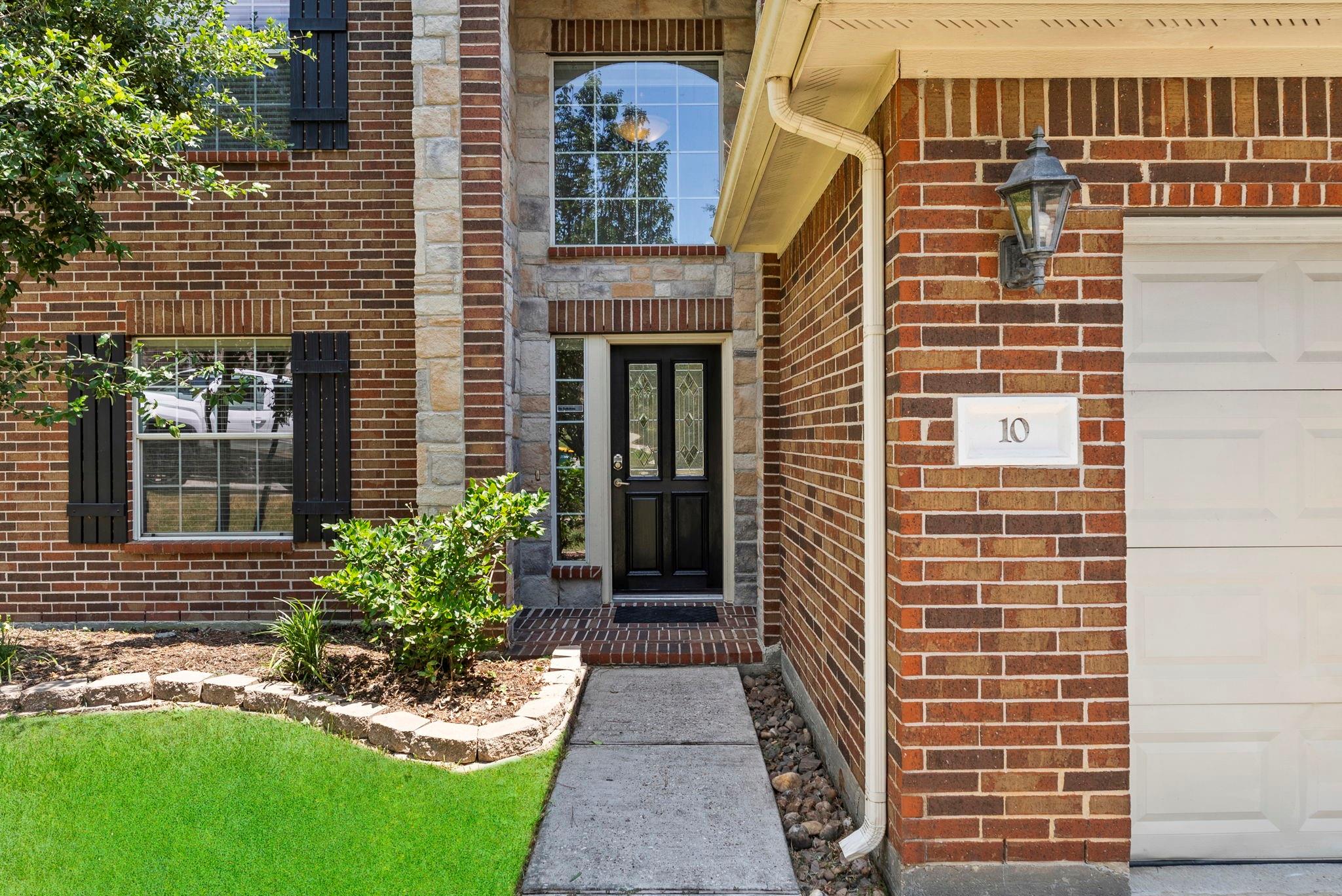 10 Otter Lodge Place