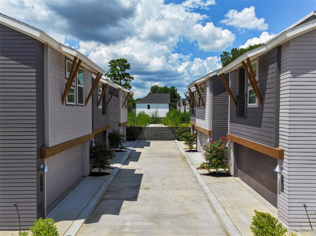 Photo of 862 Paul Quinn Street Unit A St, Houston, TX 77091 (MLS # 96355529)