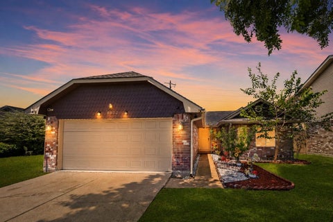 Photo of 8522 Grand Knolls Drive, Houston, TX 77083 (MLS # 5417736)