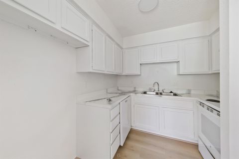 Photo of 700 Lyle West Avenue #D, Cleveland, TX 77327 (MLS # 56604279)