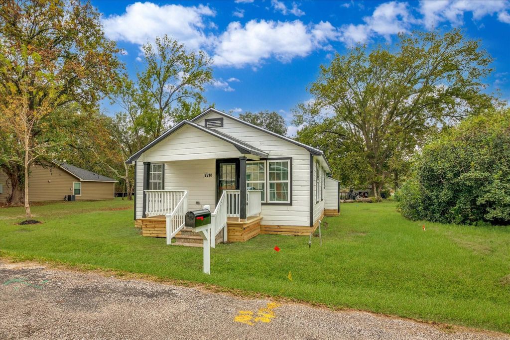 Photo of 3510 Brooks Street, Dayton, TX 77535 (MLS # 81381838)