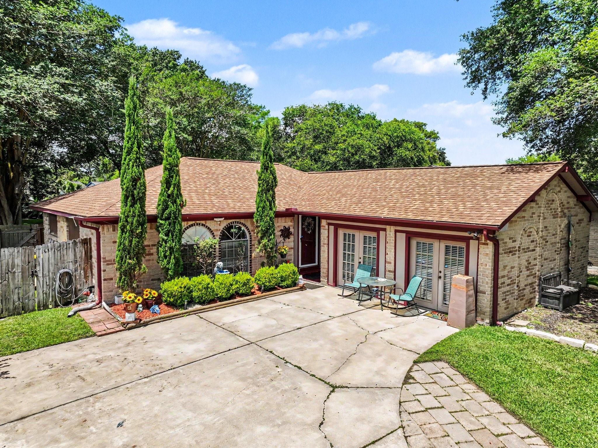 305 Seabreeze Drive