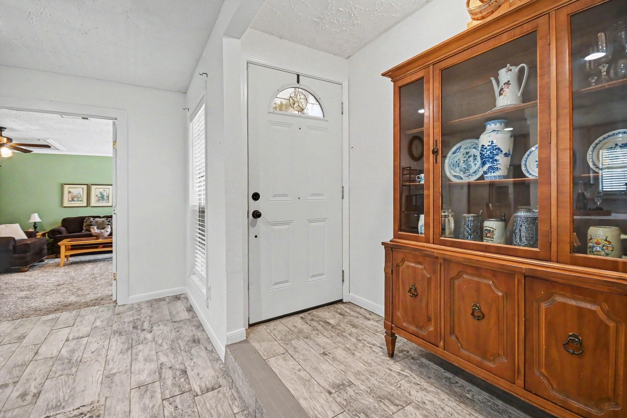 305 Seabreeze Drive