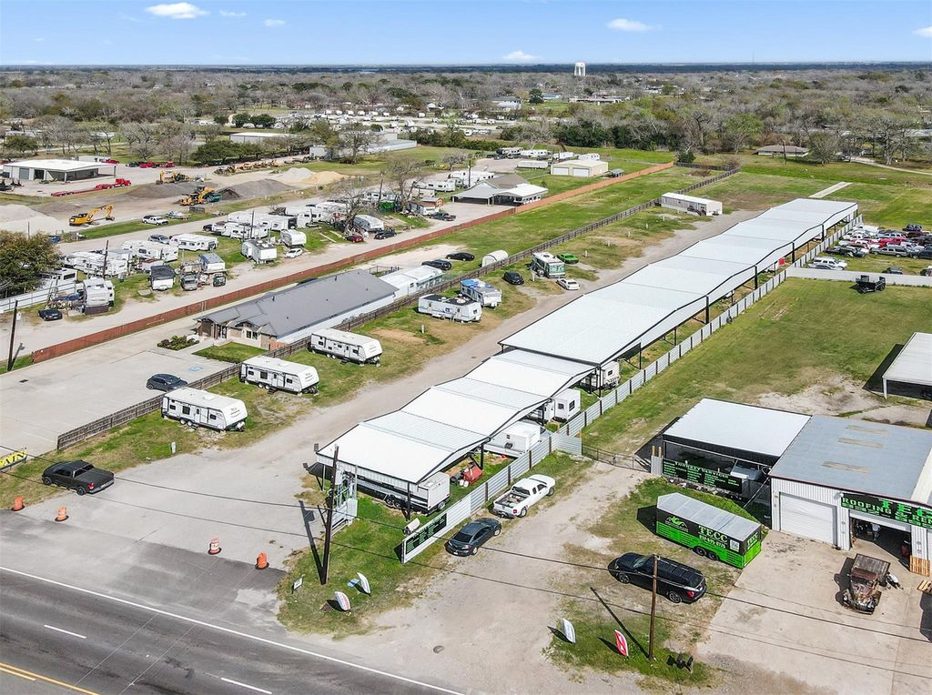 Photo of 621 S Main Street, Highlands, TX 77562 (MLS # 70710392)