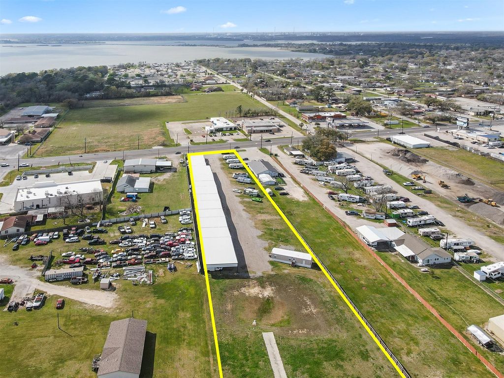 Photo of 621 S Main Street, Highlands, TX 77562 (MLS # 70710392)