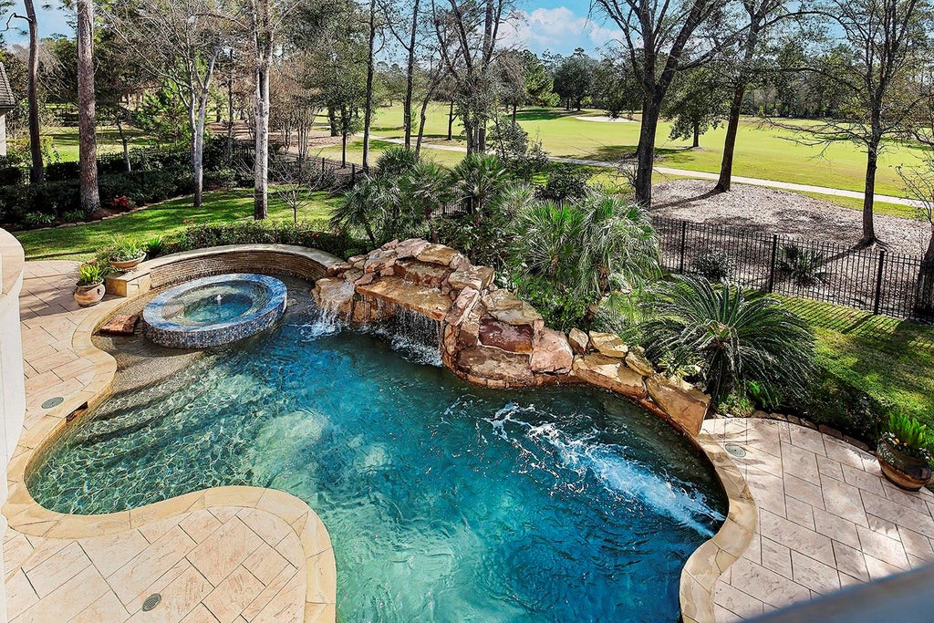 Photo of 19 Hepplewhite Way, The Woodlands, TX 77382 (MLS # 68216579)