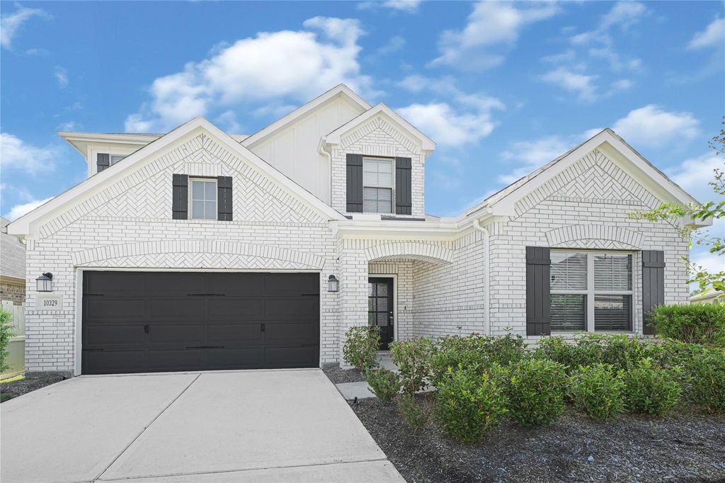 Photo of 10329 S Goshawk Trail, Conroe, TX 77385 (MLS # 32320337)