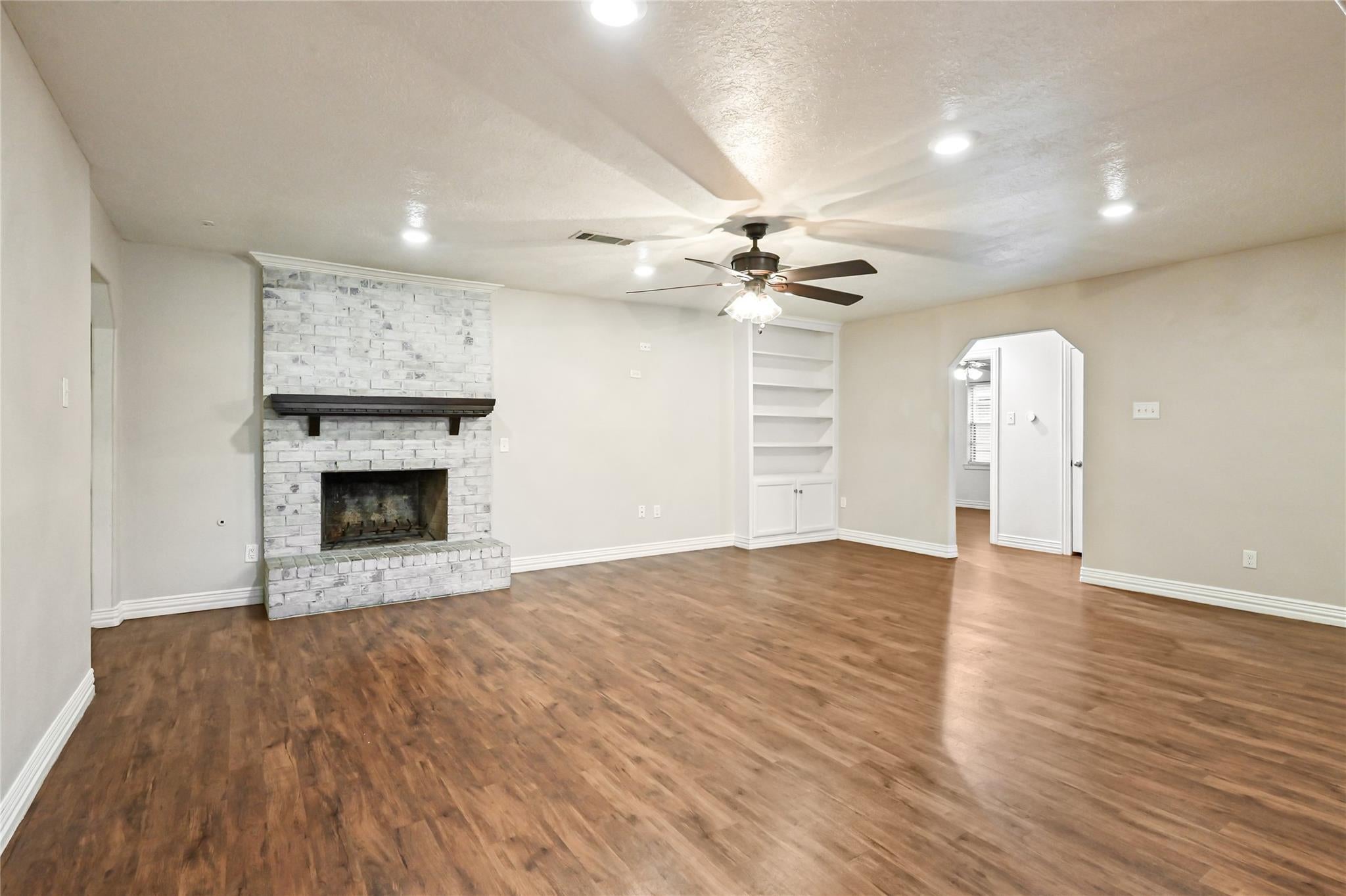 1503 Leneva Lane