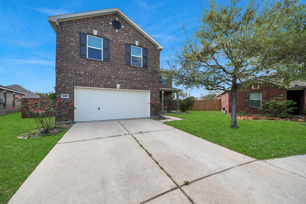 Photo of 1601 Bel Riposo Lane, League City, TX 77573 (MLS # 24542008)