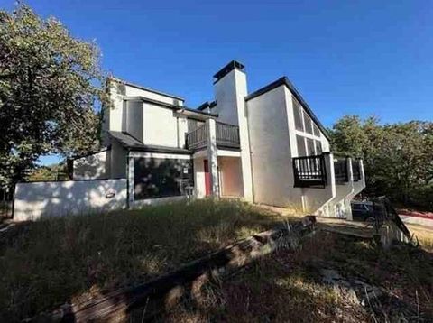 Photo of 1708 Woodside Court, Arlington, TX 76013 (MLS # 87722144)