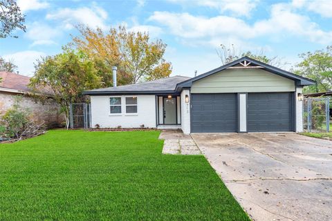 Photo of 713 S 7th Street, La Porte, TX 77571 (MLS # 89287044)