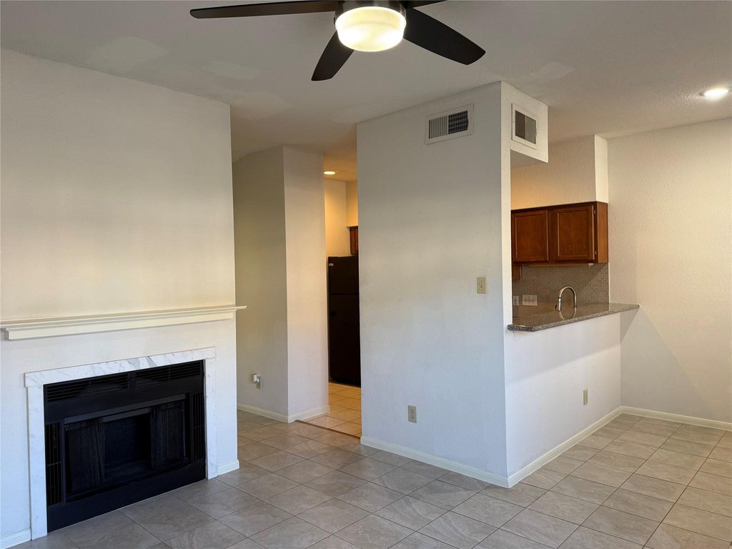 Photo of 2121 El Paseo Street #1305, Houston, TX 77054 (MLS # 54752823)