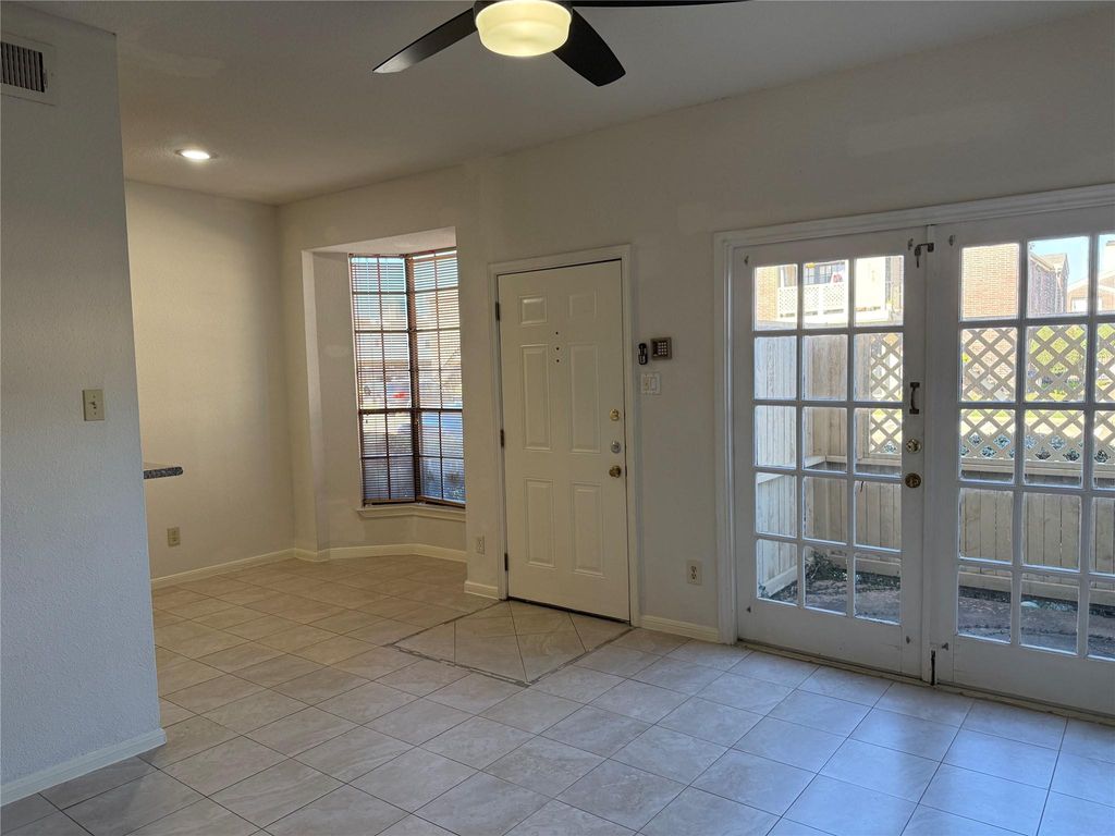 Photo of 2121 El Paseo Street #1305, Houston, TX 77054 (MLS # 54752823)