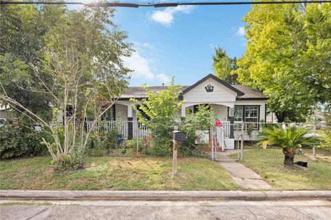 Photo of 5119 Terry Street, Houston, TX 77009 (MLS # 95437282)