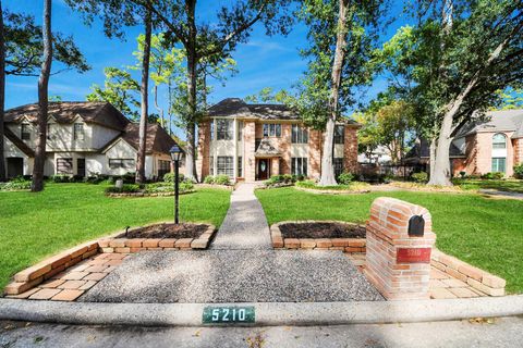 Photo of 5210 Fountainbridge Lane, Houston, TX 77069 (MLS # 46879228)